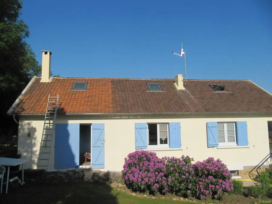 Traitement hydrofuge appliqué sur une toiture dans le Val-de-Marne