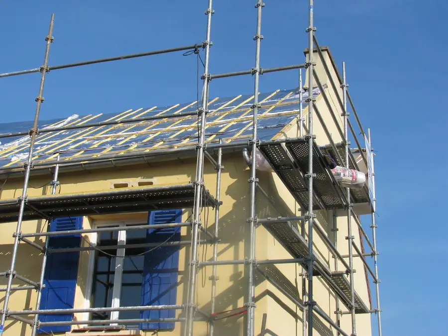 Chantier de rénovation de toiture dans le Val-de-Marne