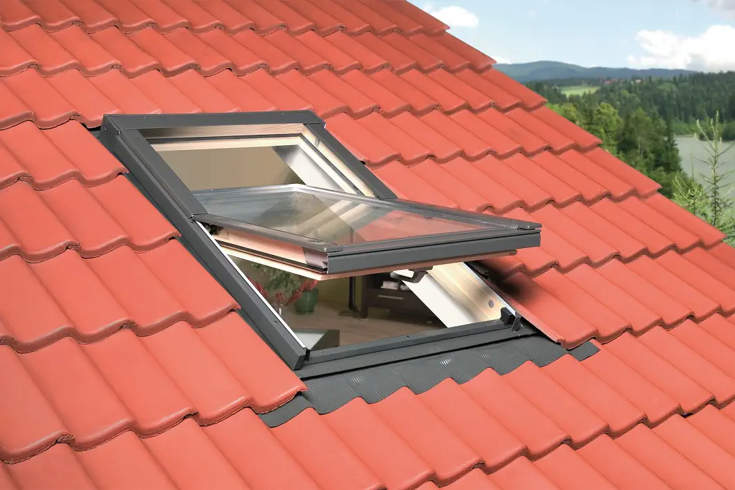 Fenêtre de toit Velux posée par Éric Couvreur