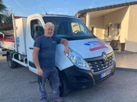 Portrait de M Robert Eric à proxilité de son camion