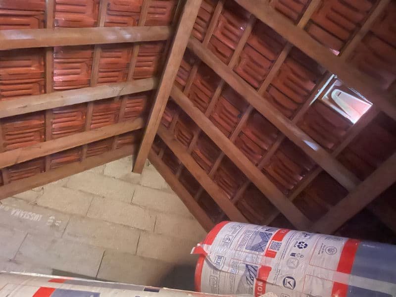 Chantier de rénovationd e toiture rélaisé dans le val de marne (94) M Robert